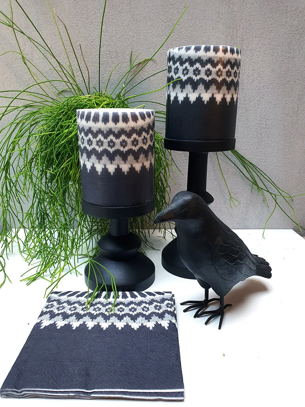 CANDLE (BLACK WOOL)