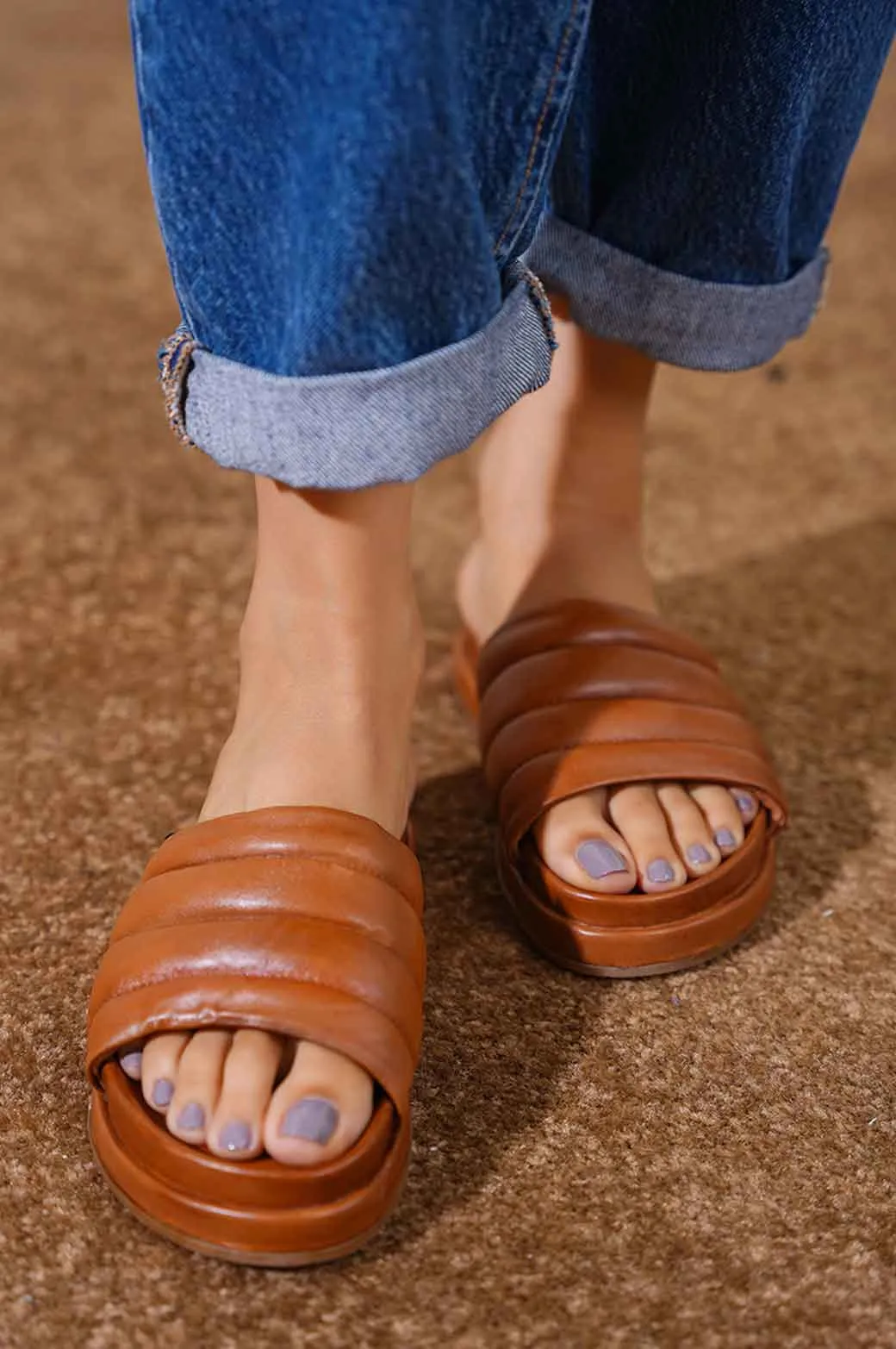 LEATHER COMFORT SLIDES