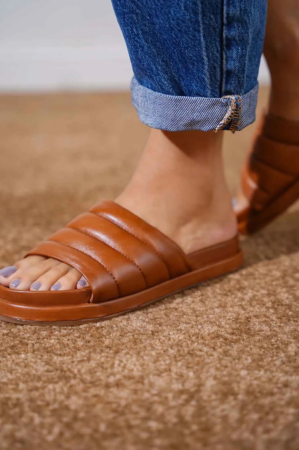 LEATHER COMFORT SLIDES